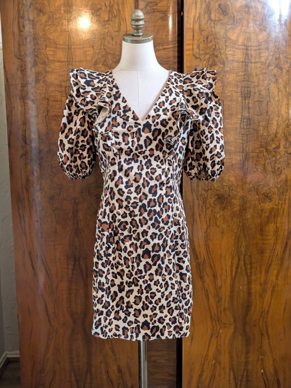English Factory Leopard Print Ruffle V-Neck Mini Dress Size L Puff Sleeve Mob Wi